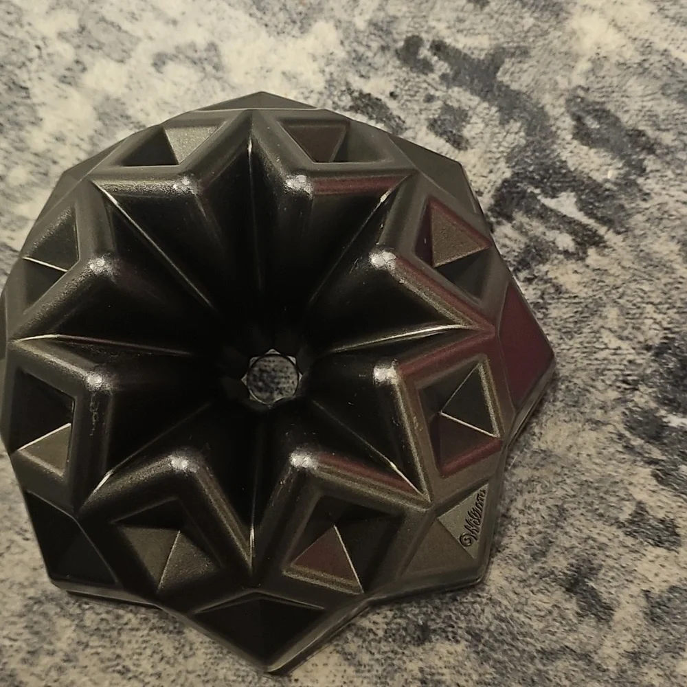 Wilton Dimensions 8-Star Bundt Pan Heavy Nonstick Aluminum Retired Gem Jewel